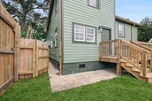 87-East-Park-Place-backyard-green-grass-3