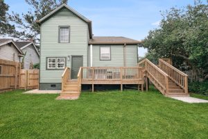 87-East-Park-Place-backyard-green-grass-6